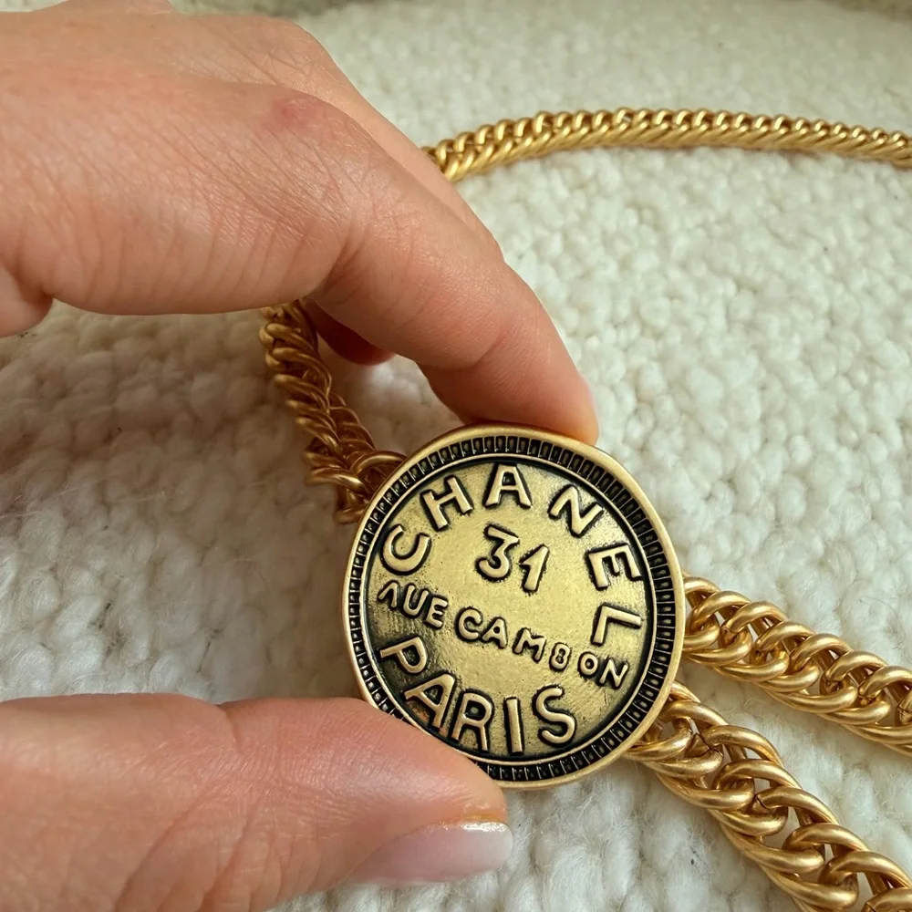 ✨ Vintage Chanel Chain Belt 31 Rue Cambon Medallion - Picture 6 of 9